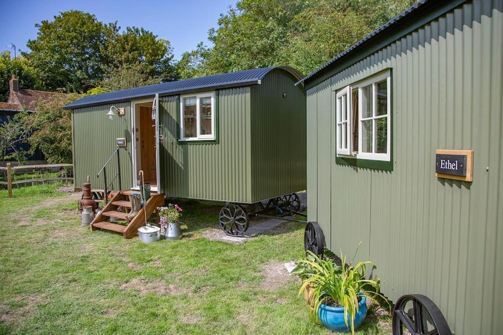 Shepherds Huts Tansy & Ethel In Rural Sussex Арундел Экстерьер фото