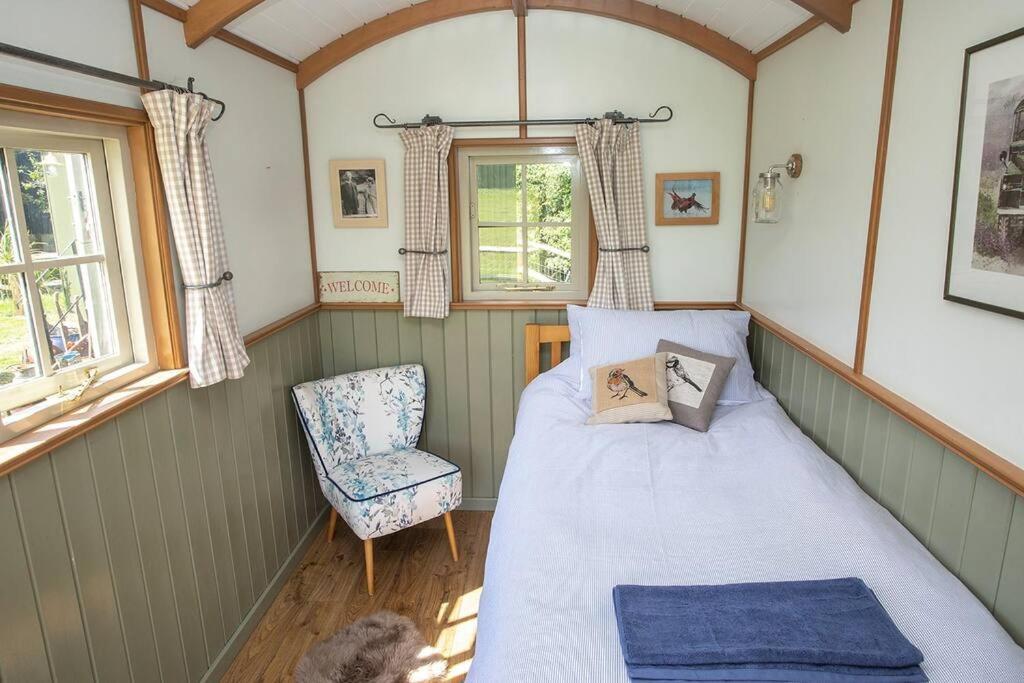 Shepherds Huts Tansy & Ethel In Rural Sussex Арундел Экстерьер фото